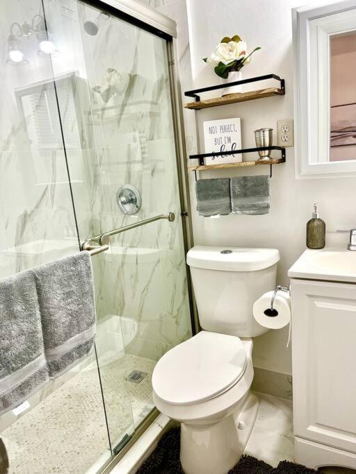 Intimate Casita Mia Minutes Away From Airport, Calle 8, Brickell, Coral Gables, The Beach And More! Miami Eksteriør bilde