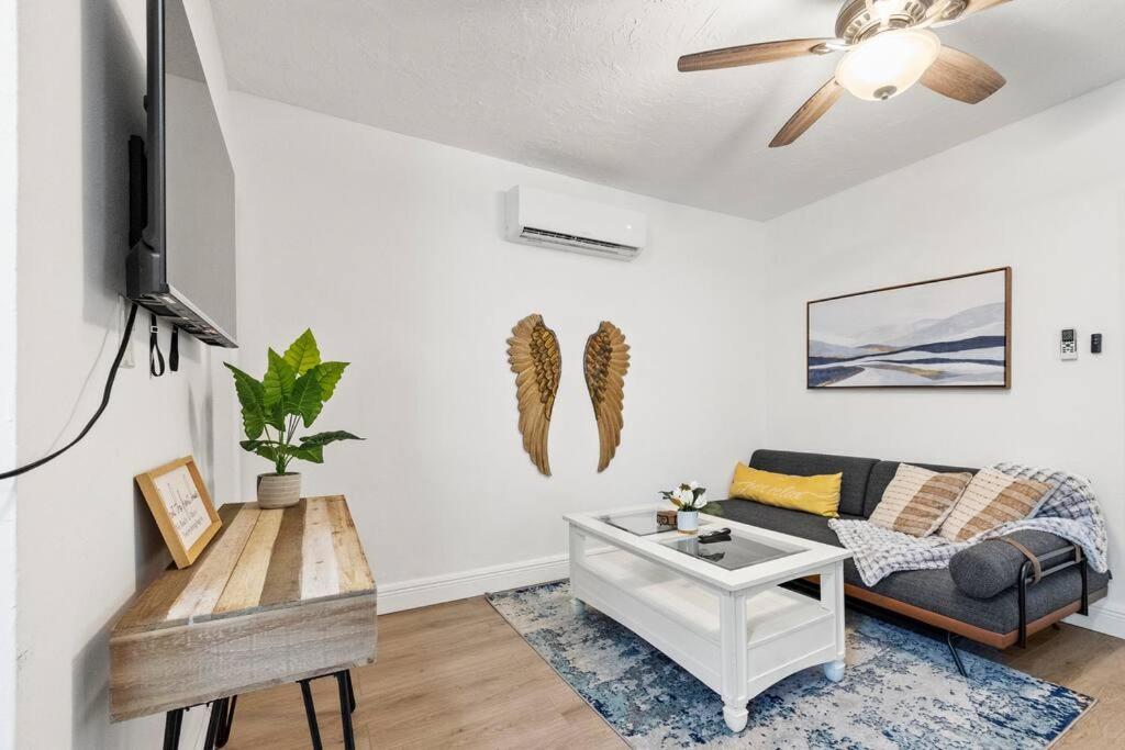 Intimate Casita Mia Minutes Away From Airport, Calle 8, Brickell, Coral Gables, The Beach And More! Miami Eksteriør bilde