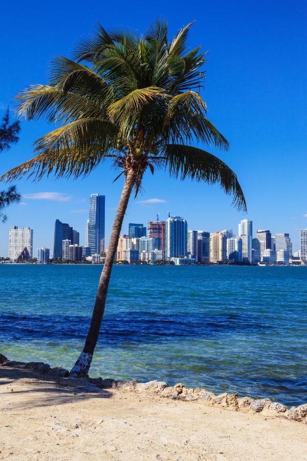 Intimate Casita Mia Minutes Away From Airport, Calle 8, Brickell, Coral Gables, The Beach And More! Miami Eksteriør bilde